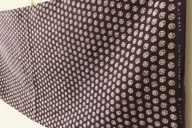 LINNETリネンプリント<br />
        ローズドット・マルベリー 